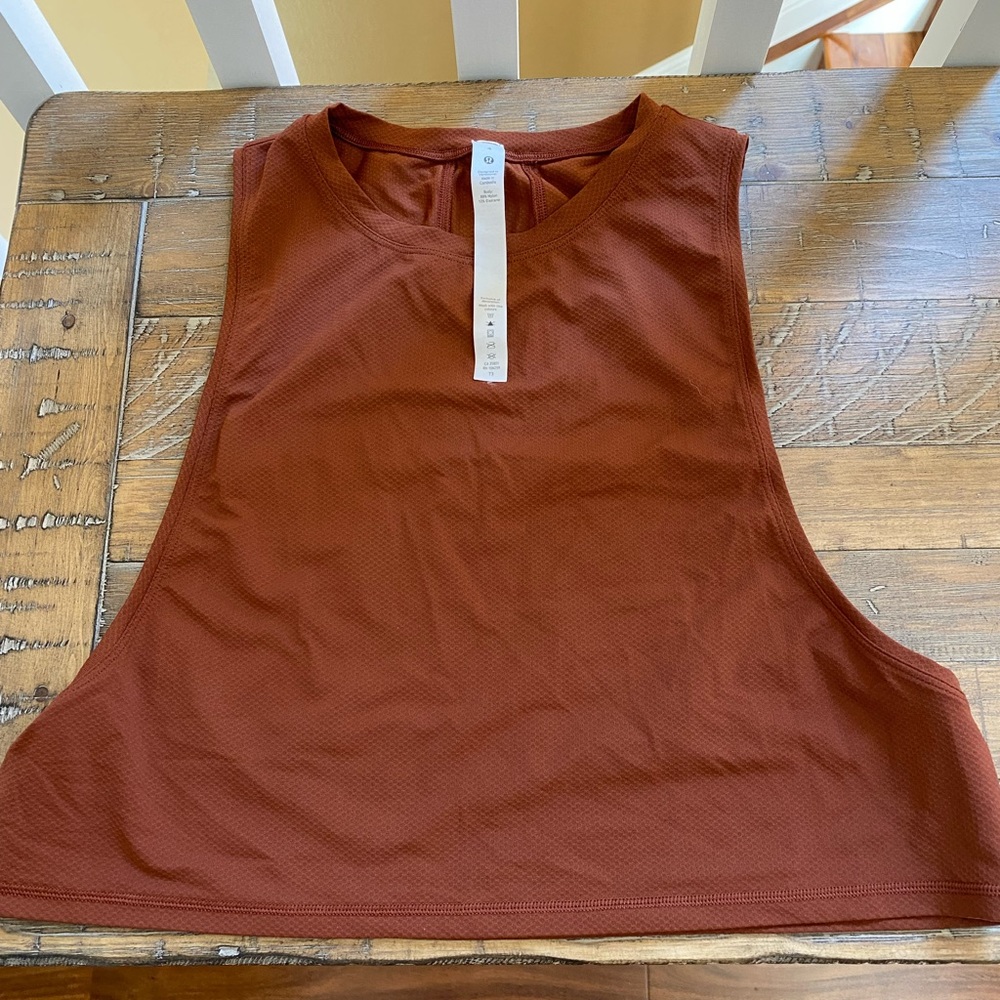 Lululemon muscle crop tee